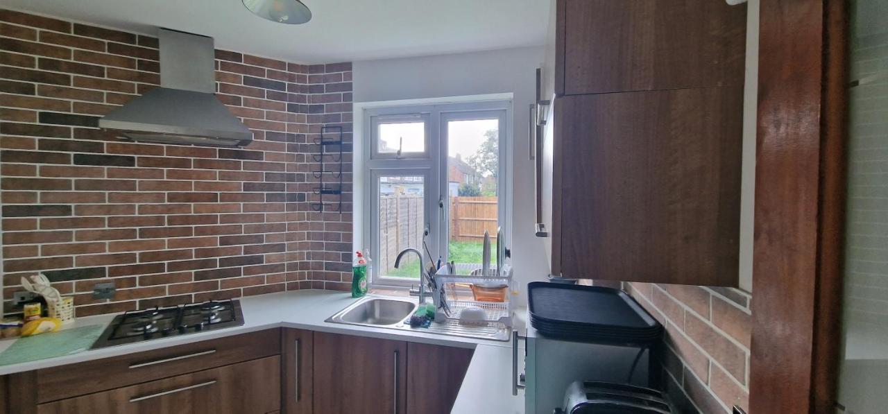 Ritzs Place Northolt  Exterior photo